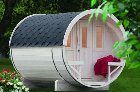 Fass-Sauna als optisch elegante Alternative zum Gartensaunahaus